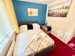 Quiet 2bedroom Home-garden-parking-family Friendly