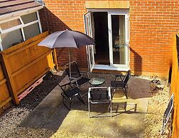 Quiet 2bedroom Home-garden-parking-family Friendly