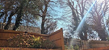 Quiet 2bedroom Home-garden-parking-family Friendly