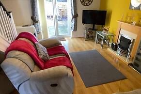 Quiet 2bedroom Home-garden-parking-family Friendly