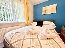 Quiet 2bedroom Home-garden-parking-family Friendly