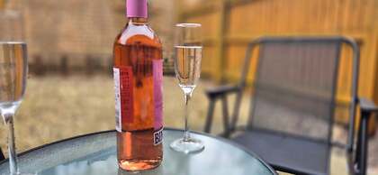 Quiet 2bedroom Home-garden-parking-family Friendly