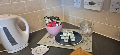 Quiet 2bedroom Home-garden-parking-family Friendly