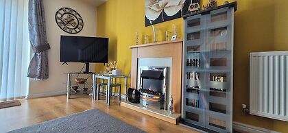 Quiet 2bedroom Home-garden-parking-family Friendly