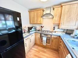 Quiet 2bedroom Home-garden-parking-family Friendly