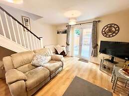 Quiet 2bedroom Home-garden-parking-family Friendly