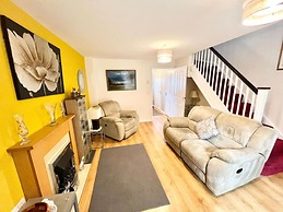 Quiet 2bedroom Home-garden-parking-family Friendly