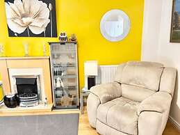 Quiet 2bedroom Home-garden-parking-family Friendly