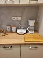 2 bd Renovated Flat at Acropolis