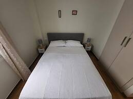 2 bd Renovated Flat at Acropolis