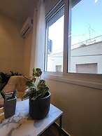2 bd Renovated Flat at Acropolis