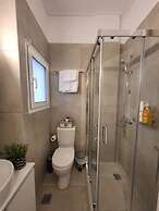 2 bd Renovated Flat at Acropolis