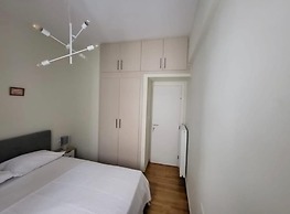2 bd Renovated Flat at Acropolis