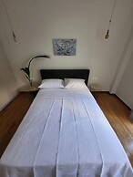 2 bd Renovated Flat at Acropolis