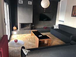 Luxurious Apartment With big Balcony Best Location