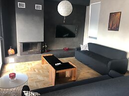 Luxurious Apartment With big Balcony Best Location