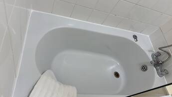 Modern Apt - City Views - Parking - Sleeps 3