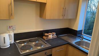 Modern Apt - City Views - Parking - Sleeps 3