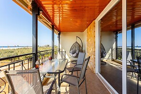 Seaview Nature Retreat - Filiatra s Cozy Hideaway