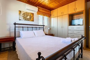 Seaview Nature Retreat - Filiatra s Cozy Hideaway