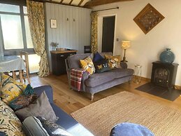 The Tack Room Cottage - Sleeps 4, Garden & Parking