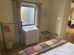 The Tack Room Cottage - Sleeps 4, Garden & Parking