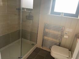 The Tack Room Cottage - Sleeps 4, Garden & Parking