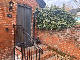 The Tack Room Cottage - Sleeps 4, Garden & Parking