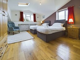 Country House-14guests-parking-hottub-amazingviews