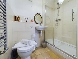 Country House-14guests-parking-hottub-amazingviews