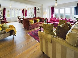 Country House-14guests-parking-hottub-amazingviews