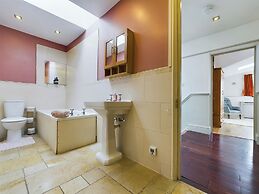 Country House-14guests-parking-hottub-amazingviews