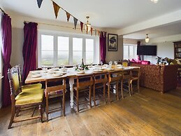 Country House-14guests-parking-hottub-amazingviews