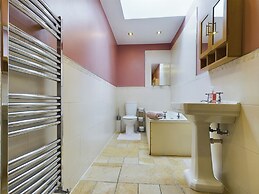 Country House-14guests-parking-hottub-amazingviews