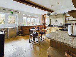 Country House-14guests-parking-hottub-amazingviews