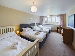 Country House-14guests-parking-hottub-amazingviews