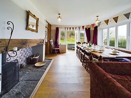 Country House-14guests-parking-hottub-amazingviews