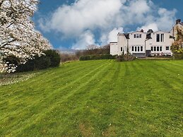 Country House-14guests-parking-hottub-amazingviews