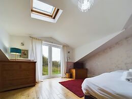 Country House-14guests-parking-hottub-amazingviews