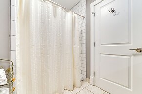 Downtown Louisville Escape: Perfect for Events!