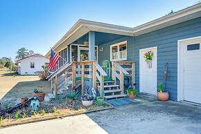 3 Mi to Beach: Home w/ Fire Pit in Hampstead!