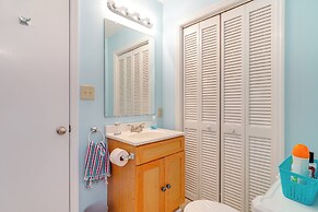 3 Mi to Beach: Home w/ Fire Pit in Hampstead!