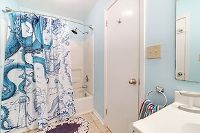 3 Mi to Beach: Home w/ Fire Pit in Hampstead!