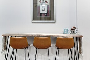 11 Mi to Marietta Square: Modern Apt w/ Yard!