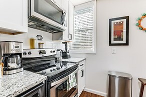 11 Mi to Marietta Square: Modern Apt w/ Yard!