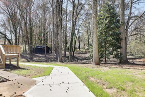 11 Mi to Marietta Square: Modern Apt w/ Yard!