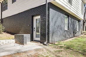 11 Mi to Marietta Square: Modern Apt w/ Yard!