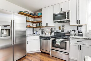 11 Mi to Marietta Square: Modern Apt w/ Yard!