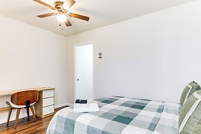 11 Mi to Marietta Square: Modern Apt w/ Yard!