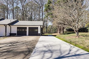 11 Mi to Marietta Square: Modern Apt w/ Yard!